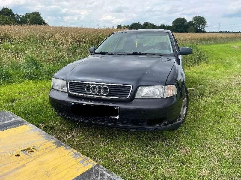 POL-WHV: Verlassener Pkw im Graben - Polizei bittet um Hinweise - Foto: presseportal.de