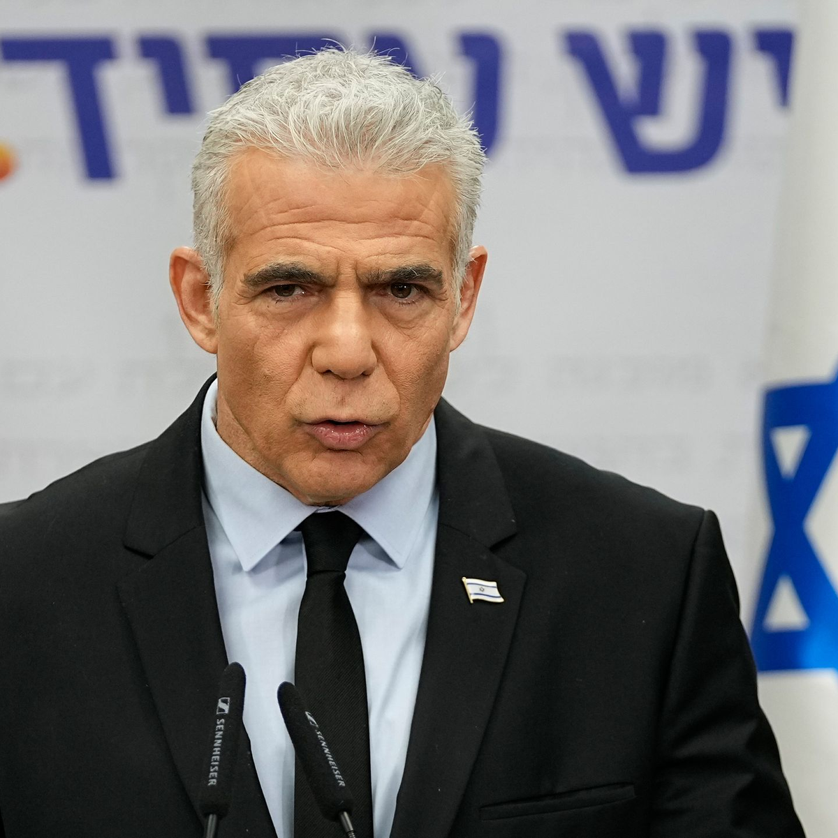 Israels Oppositionspolitiker Lapid hält eine komplette Eroberung Gazas für eine schlechte Idee. (Archivbild)  - Foto: Ohad Zwigenberg/AP/dpa