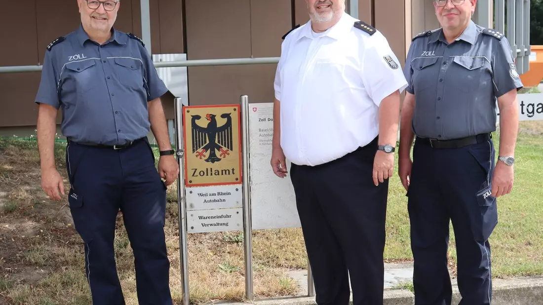 HZA-LÖ: Ralf Schemenauer als Leiter des Zollamts Weil am Rhein-Autobahn in den Ruhestand verabschiedet Rainer Bahro übernimmt Nachfolge - Bild: presseportal.de