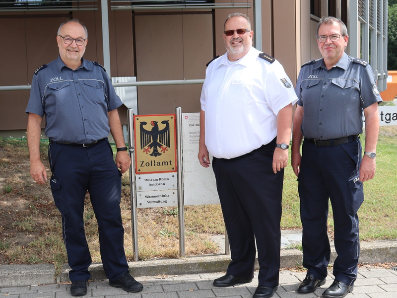 HZA-LÖ: Ralf Schemenauer als Leiter des Zollamts Weil am Rhein-Autobahn in den Ruhestand verabschiedet Rainer Bahro übernimmt Nachfolge - Foto: presseportal.de