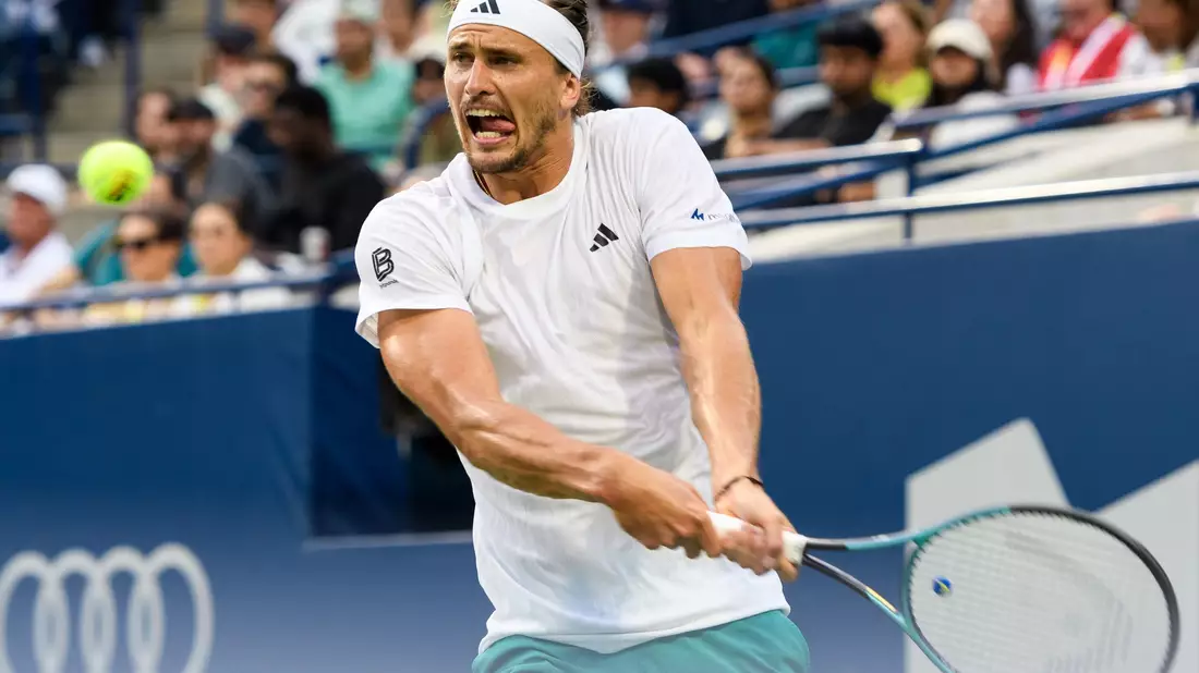 Im zweiten Satz deutlich stärker, im dritten dann wieder wackelig: Zverev im Halbfinale gegen Chatschanow. - Bild: Vasiliy Ryabykh/ZUMA Press Wire/dpa