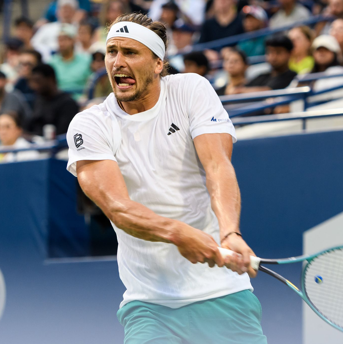 Im zweiten Satz deutlich stärker, im dritten dann wieder wackelig: Zverev im Halbfinale gegen Chatschanow. - Foto: Vasiliy Ryabykh/ZUMA Press Wire/dpa