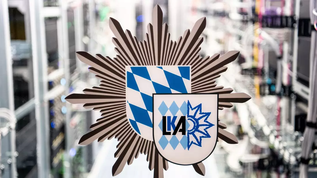 Das bayerische LKA führte die Festnahmen durch. (Symbolbild) - Bild: Matthias Balk/dpa