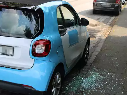 POL-RBK: Bergisch Gladbach - Unbekannte schlagen Fensterscheiben zweier Fahrzeuge im Bergisch Gladbacher Stadtgebiet ein - Foto: presseportal.de