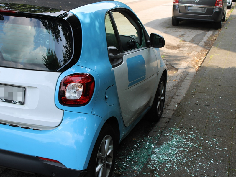 POL-RBK: Bergisch Gladbach - Unbekannte schlagen Fensterscheiben zweier Fahrzeuge im Bergisch Gladbacher Stadtgebiet ein - Foto: presseportal.de