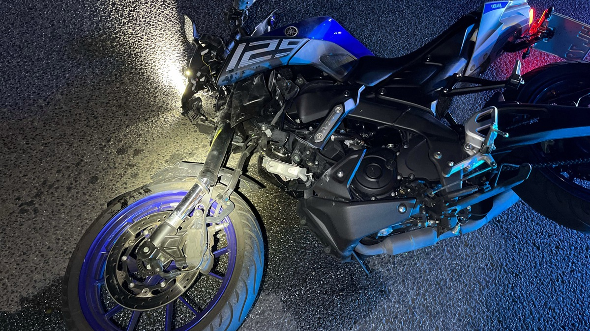 POL-RBK: Rösrath - Zweiradfahrerin weicht Pkw aus und kollidiert mit Lkw - Foto: presseportal.de