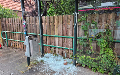 POL-SE: Elmshorn - Polizei sucht Hinweise nach diversen Sachbeschädigungen in einer Nacht an Fahrzeugen, Bushaltestellen und Blitzeranhänger - Foto: presseportal.de