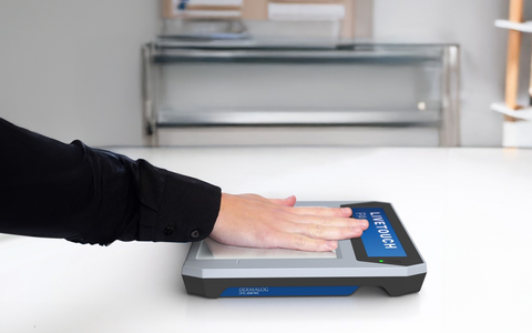 DERMALOG JENETRIC präsentiert mobilen Handflächen-Scanner LIVETOUCH PALM erstmals in den USA - Foto: presseportal.de DERMALOG JENETRIC präsentiert mobilen Handflächen-Scanner LIVETOUCH PALM erstmals in den USA - Foto: presseportal.de