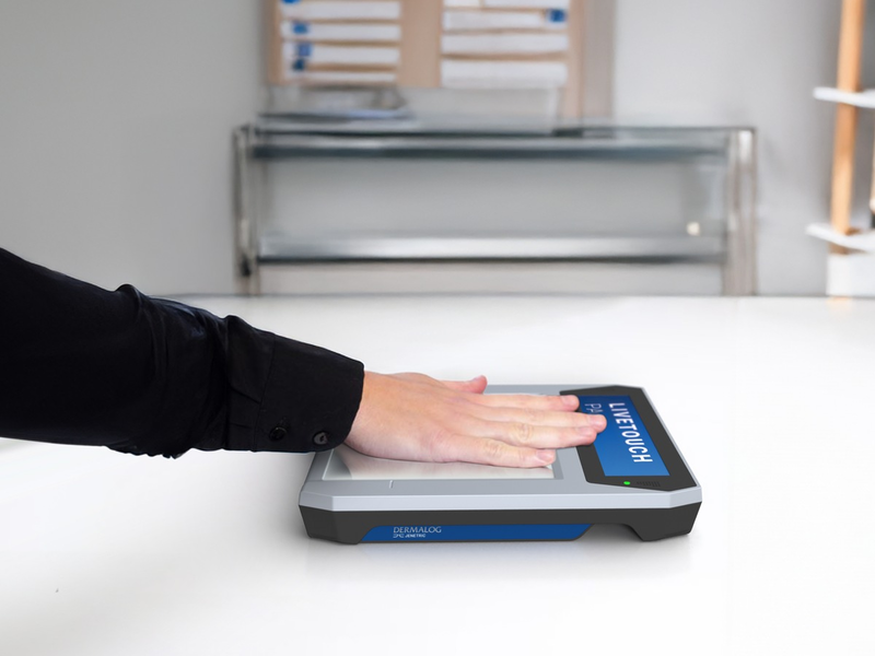 DERMALOG JENETRIC präsentiert mobilen Handflächen-Scanner LIVETOUCH PALM erstmals in den USA - Foto: presseportal.de
