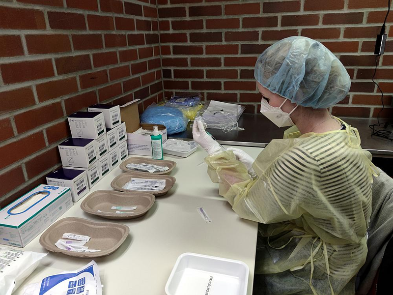 Impfspritzen werden aufgezogen (Archiv) - Foto: über dts Nachrichtenagentur