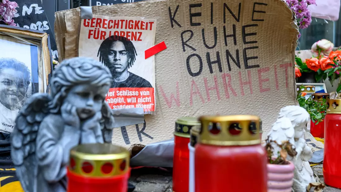Der 21-jährige Lorenz wurde von einem Polizisten erschossen - bald ist klar, ob Anklage gegen den Beamten erhoben wird oder nicht. (Archivbild) - Bild: Izabela Mittwollen/dpa