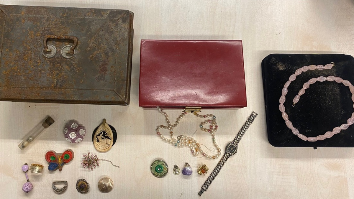 POL-FL: Schleswig: Fund von Schmuck - Polizei sucht Eigentümer - Foto: presseportal.de