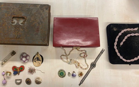 POL-FL: Schleswig: Fund von Schmuck - Polizei sucht Eigentümer - Foto: presseportal.de