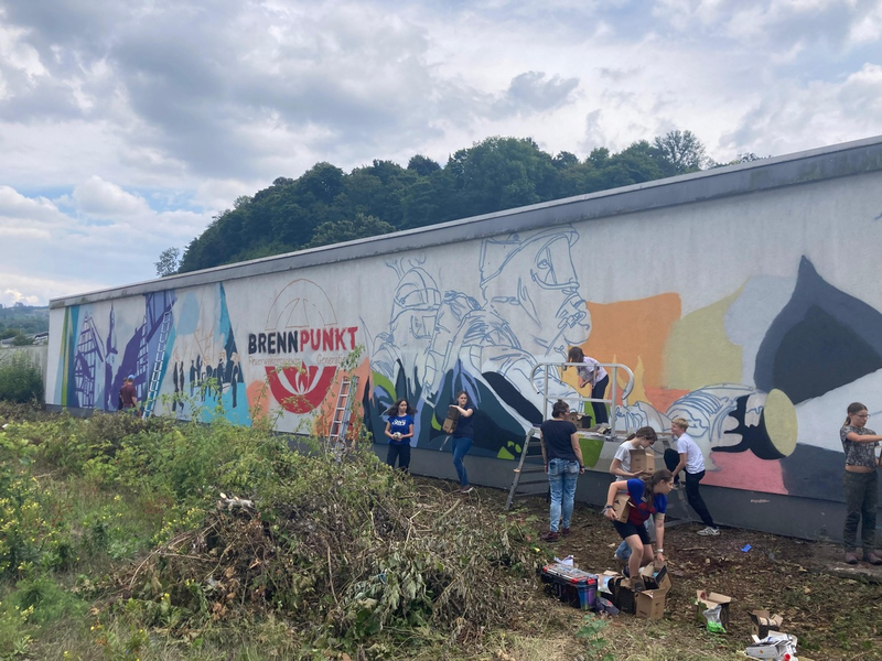 FW-AR: Farbenfrohe Hingucker am Arnsberger Bahnhof - Foto: presseportal.de