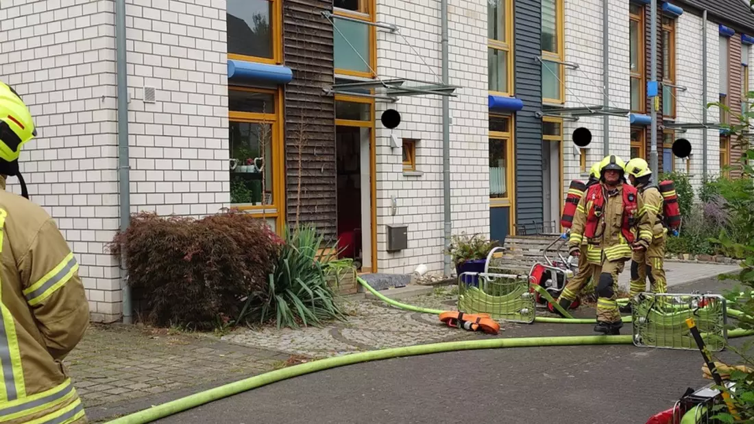 FW Ratingen: Zimmerbrand in Ratingen-Süd: Schneller Einsatz der Feuerwehr verhindert Schlimmeres - Bild: presseportal.de