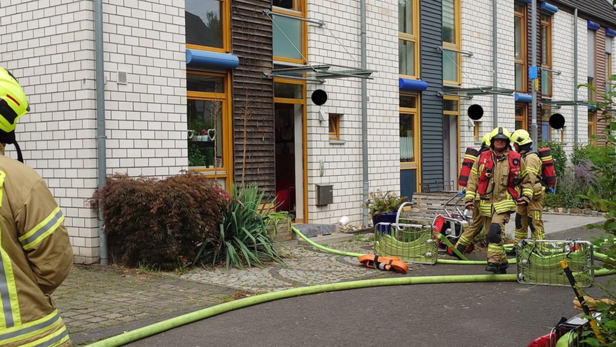FW Ratingen: Zimmerbrand in Ratingen-Süd: Schneller Einsatz der Feuerwehr verhindert Schlimmeres - Foto: presseportal.de