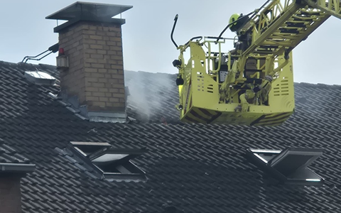 FW Ratingen: Ratinger Feuerwehr löscht Schwelbrand im Dachbereich - Überörtliche Unterstützung in Monheim - Foto: presseportal.de FW Ratingen: Ratinger Feuerwehr löscht Schwelbrand im Dachbereich - Überörtliche Unterstützung in Monheim - Foto: presseportal.de