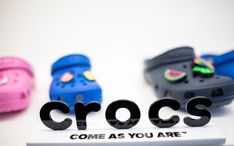 Die Crocs-Macher verschreckten die Anleger mit der Aussicht auf einen Umsatzrückgang. (Archivbild) - Foto: Fabian Strauch/dpa