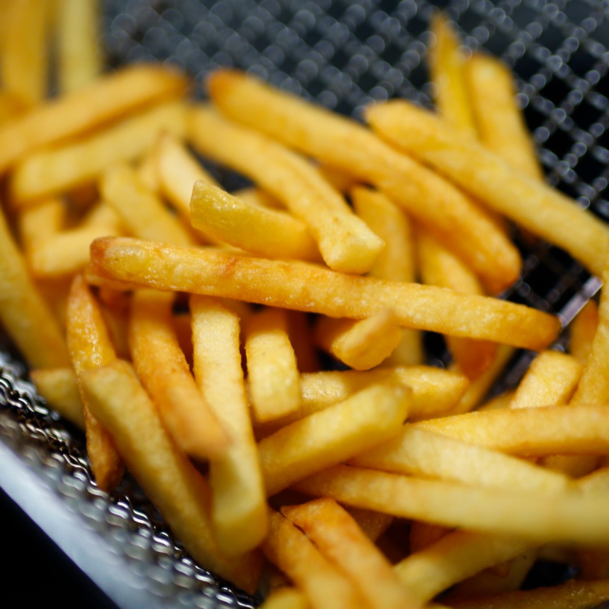 Fritten-Fans mögen es schon geahnt haben. Häufig Pommes auf dem Teller zu haben, ist der Gesundheit nicht sonderlich zuträglich.  - Foto: Ina Fassbender/dpa/dpa-tmn