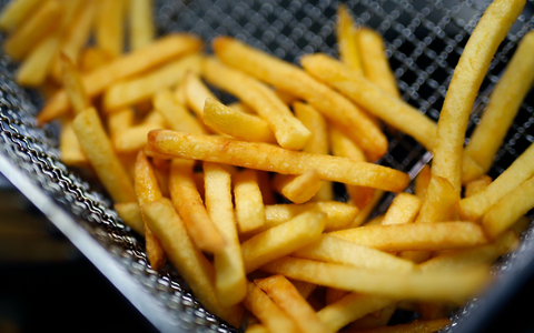 Fritten-Fans mögen es schon geahnt haben. Häufig Pommes auf dem Teller zu haben, ist der Gesundheit nicht sonderlich zuträglich.  - Foto: Ina Fassbender/dpa/dpa-tmn