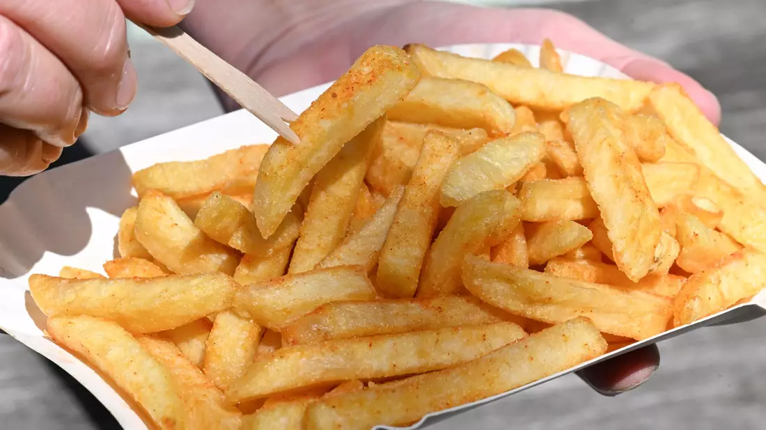 Drei Portionen Pommes pro Woche erhöhen das Risiko von Diabetes einer Studie zufolge um 20 Prozent. - Bild: Bernd Weißbrod/dpa