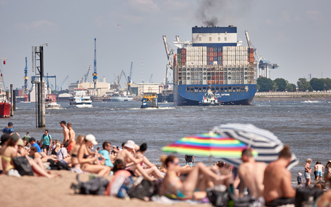 Trotz vieler Strände in Hamburg gibt es an der Elbe keine Badestelle - die CDU will das ändern (Archivbild). - Foto: Georg Wendt/dpa Trotz vieler Strände in Hamburg gibt es an der Elbe keine Badestelle - die CDU will das ändern (Archivbild). - Foto: Georg Wendt/dpa