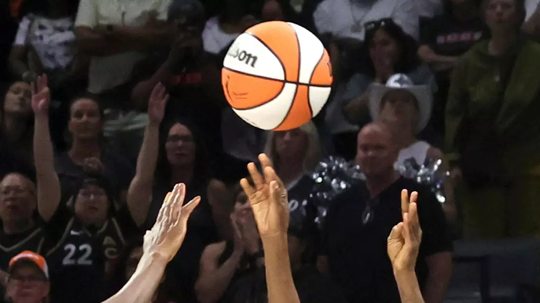 Spiele der WNBA wurden zuletzt mehrfach gestört - durch aufs Spielfeld geworfenes Sexspielzeug. - Bild: Steve Marcus/Las Vegas Sun/AP/dpa