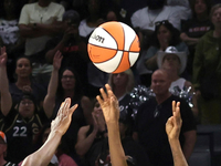 Spiele der WNBA wurden zuletzt mehrfach gestört - durch aufs Spielfeld geworfenes Sexspielzeug. - Foto: Steve Marcus/Las Vegas Sun/AP/dpa