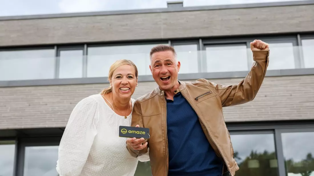 Lehrer gewinnt 2.5 Mio. Euro Luxusvilla von Omaze während er mit seiner Familie im Urlaub ist - Bild: presseportal.de