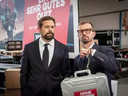Klaas Heufer-Umlauf Joko Winterscheidt Ein sehr gutes Quiz (mit hoher Gewinnsumme) - Foto: Joyn/Benedikt Müller, presseportal.de