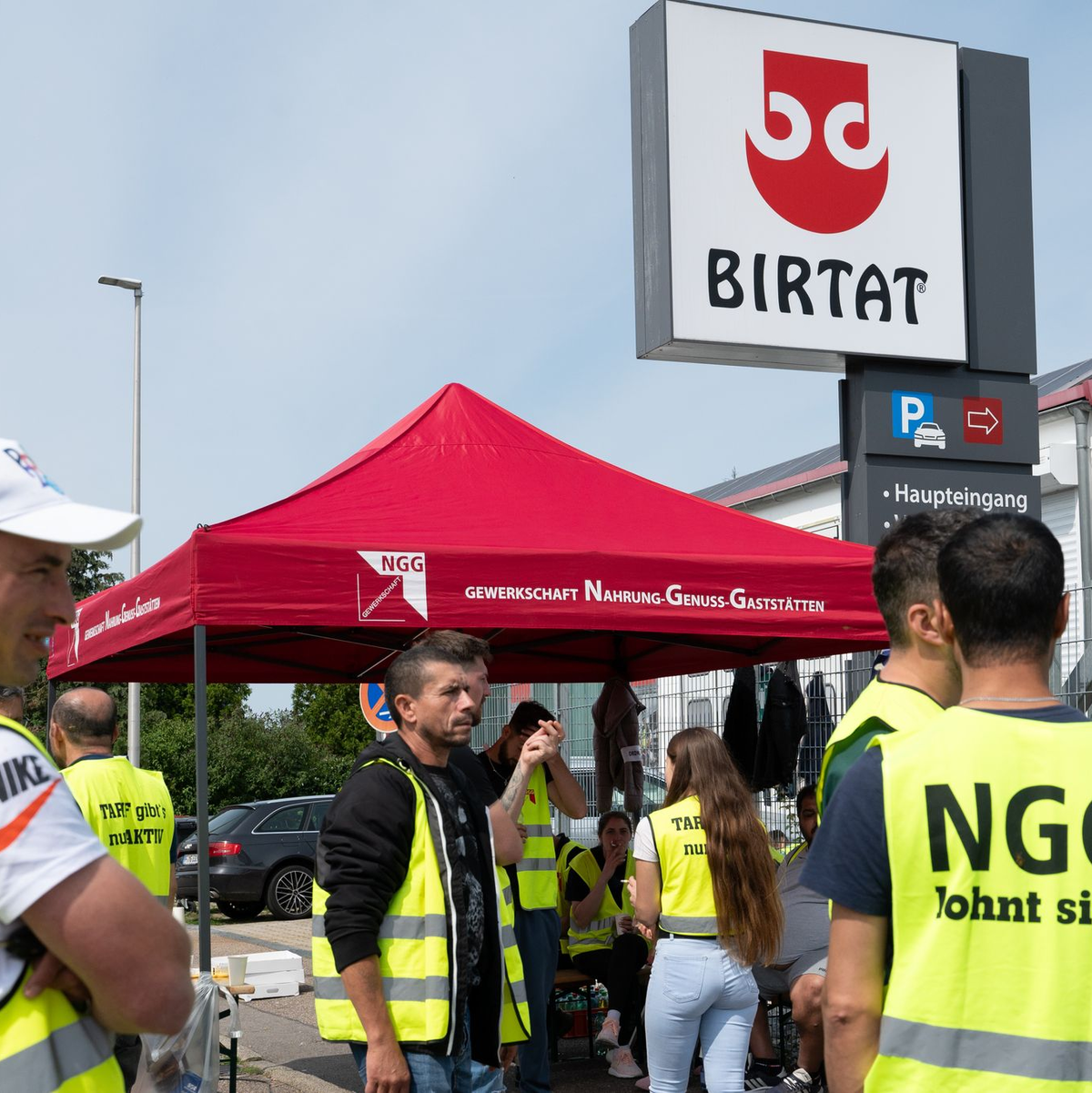 Beim Dönerspießhersteller Birtat gibt es einen Tarifabschluss. (Archivbild) - Foto: Markus Lenhardt/dpa