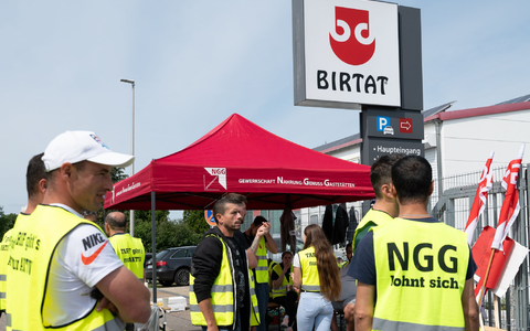 Beim Dönerspießhersteller Birtat gibt es einen Tarifabschluss. (Archivbild) - Foto: Markus Lenhardt/dpa Beim Dönerspießhersteller Birtat gibt es einen Tarifabschluss. (Archivbild) - Foto: Markus Lenhardt/dpa