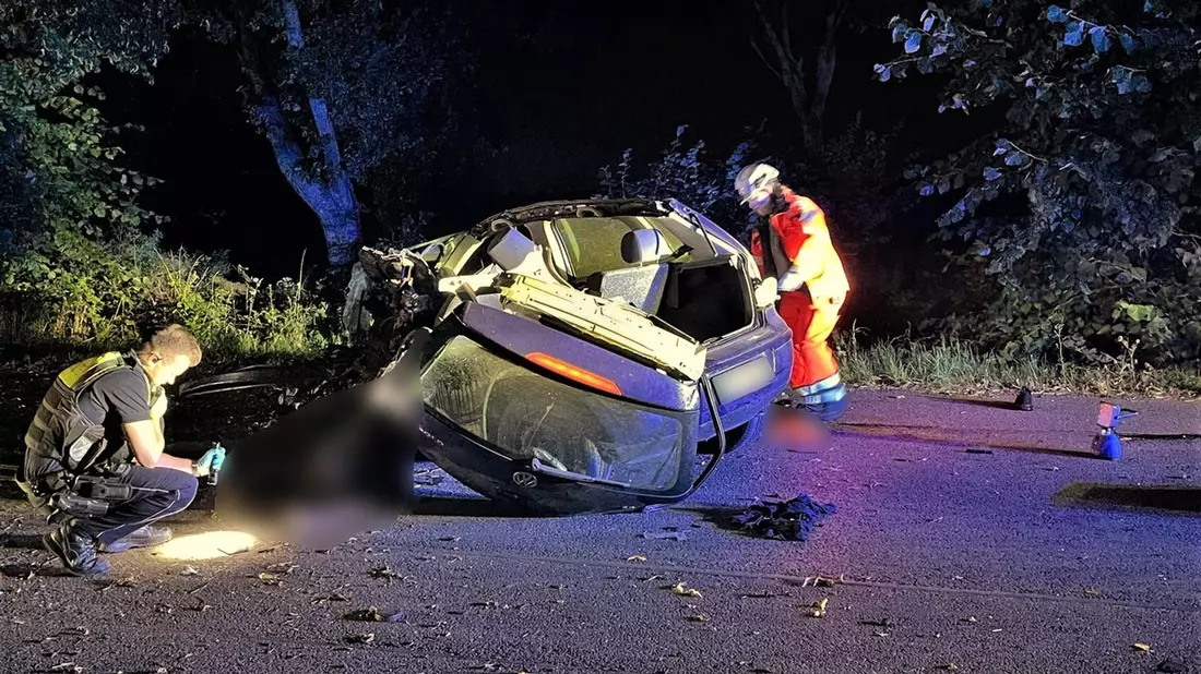 POL-NE: 18-Jähriger verstirbt bei Verkehrsunfall, 15-Jähriger in Lebensgefahr - Bild: presseportal.de