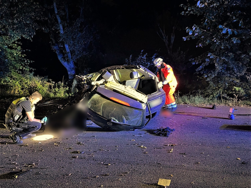 POL-NE: 18-Jähriger verstirbt bei Verkehrsunfall, 15-Jähriger in Lebensgefahr - Foto: presseportal.de