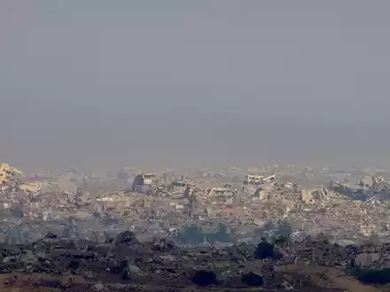Zerstörung, Trümmer und Elend prägen rund 22 Monate nach Beginn des verheerenden Gaza-Kriegs das Bild in dem Küstenstreifen. (Archivbild) - Foto: Ohad Zwigenberg/AP/dpa