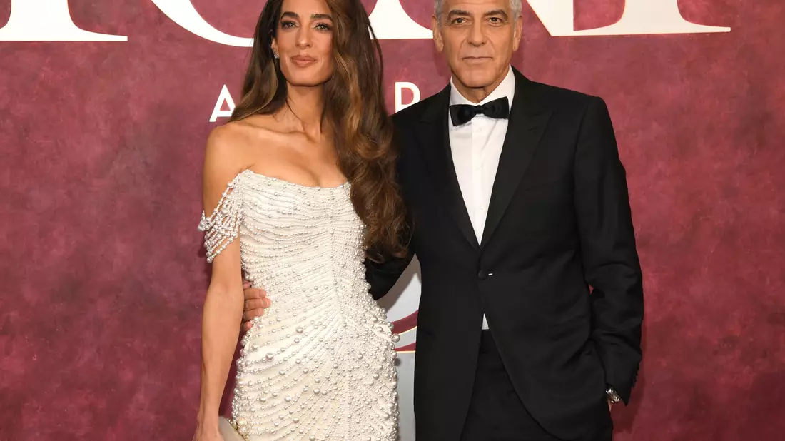 Die Menschenrechtsanwältin Amal Alamuddin Clooney und der Oscar-prämierte Schauspieler George Clooney leben mit ihren Zwillingen auf einem Bauernhof in Südfrankreich. (Archivbild) - Bild: Evan Agostini/Invision/dpa