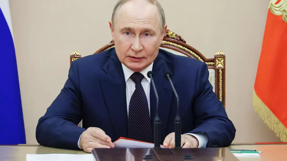 Kremlchef Putin spricht mit Nachbarstaaten und Verbündeten. - Bild: Sergei Ilyin/Pool Sputnik Kremlin via AP/dpa