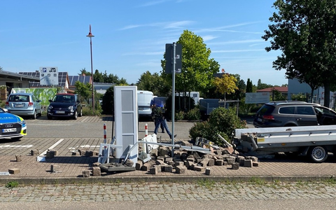 POL-PDLD: Anhänger gegen Verteilerkasten - Foto: presseportal.de