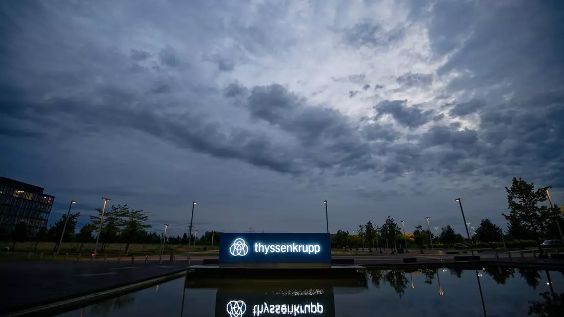 Thyssenkrupp plant in den kommenden Jahren einen grundlegenden Konzernumbau, bei dem auch die anderen vier Sparten eigenständig und für eine Beteiligung Dritter geöffnet werden sollen. - Bild: Henning Kaiser/dpa