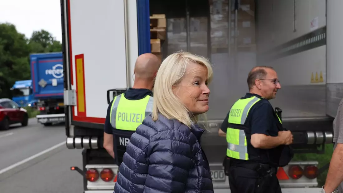 POL-RE: Schwergewichte im Blick - Polizei kontrolliert LKW und Busse - Bild: presseportal.de