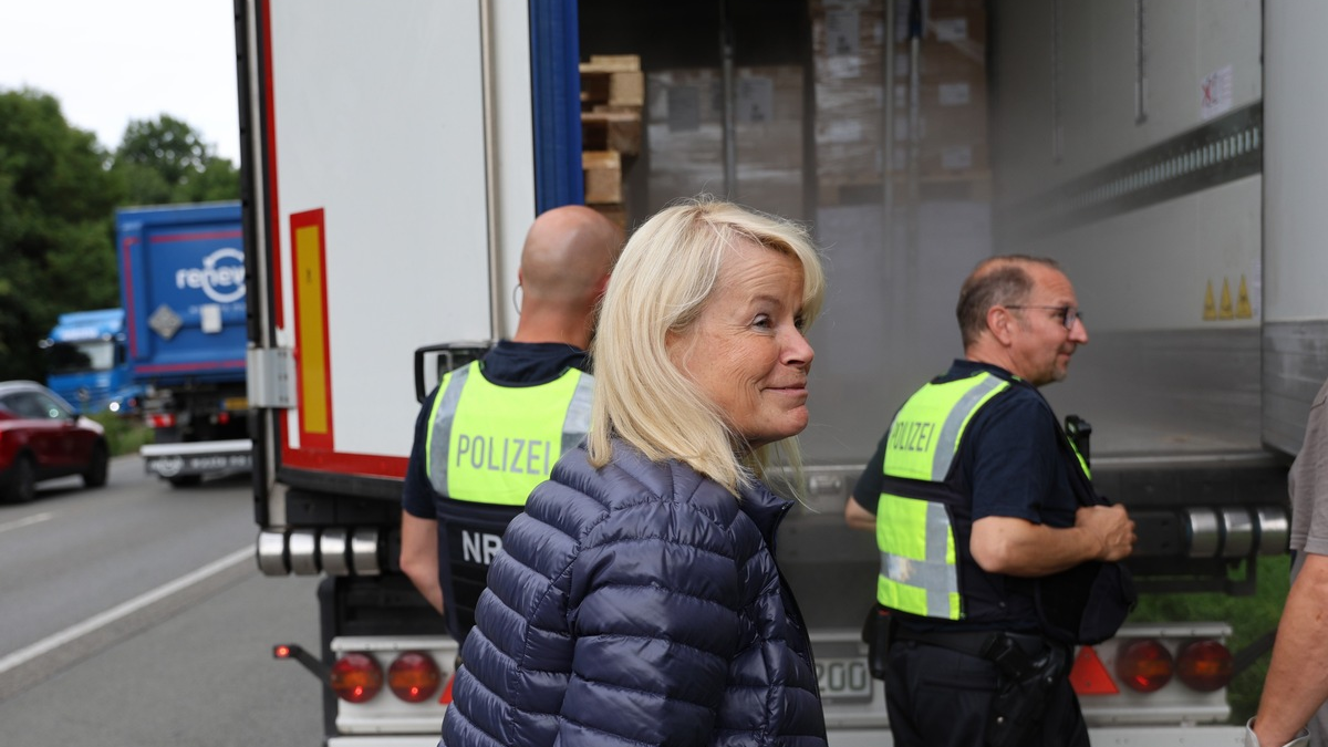 POL-RE: Schwergewichte im Blick - Polizei kontrolliert LKW und Busse - Foto: presseportal.de