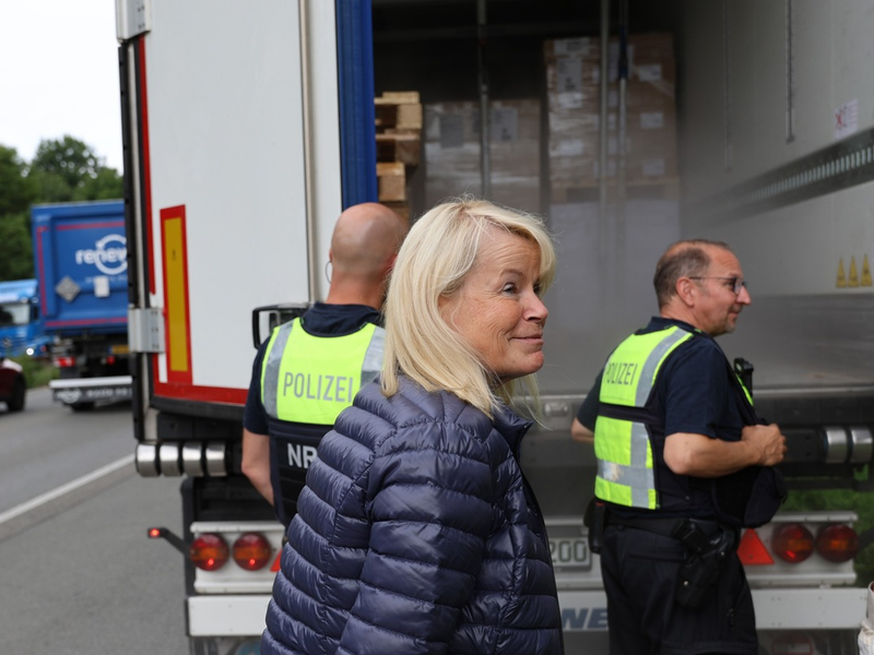POL-RE: Schwergewichte im Blick - Polizei kontrolliert LKW und Busse - Foto: presseportal.de