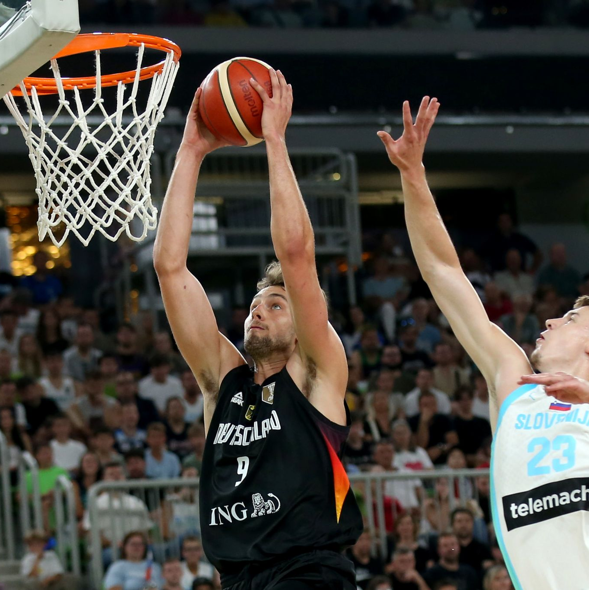 Die deutschen Basketballer haben den ersten EM-Test gewonnen. - Foto: Stickel Matthias/dpa