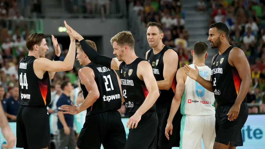Deutschlands Basketballer hatten im ersten Test Grund zum Jubeln. - Bild: Matthias Stickel/dpa