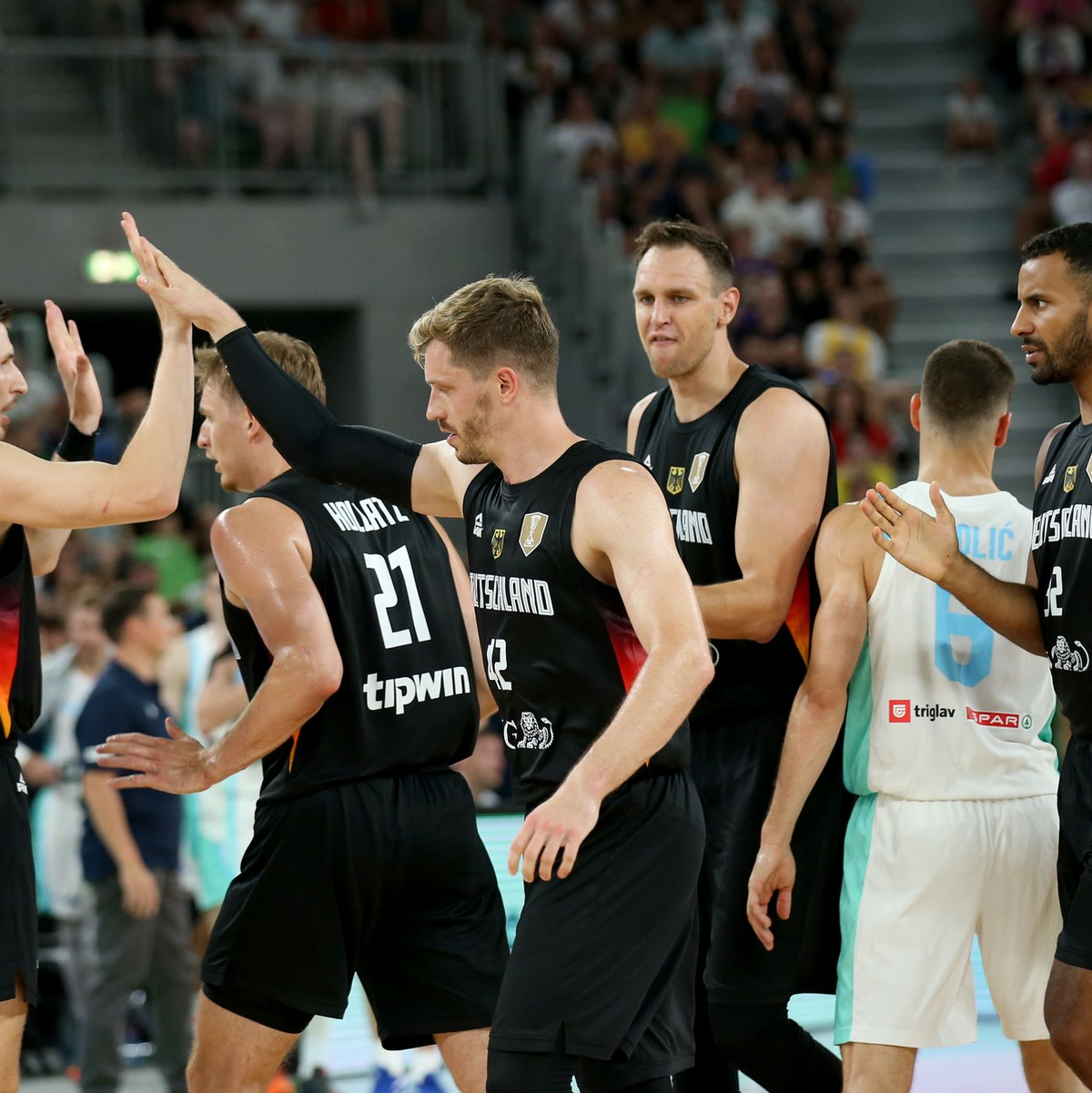 Deutschlands Basketballer hatten im ersten Test Grund zum Jubeln. - Foto: Matthias Stickel/dpa