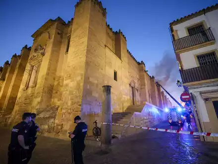 In der berühmten Kathedrale von Córdoba ist am Abend ein Feuer ausgebrochen. - Foto: Madero Cubero/EUROPA PRESS/dpa