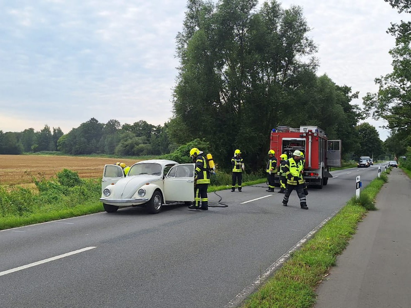 FW Flotwedel: PKW-Brand erfordert Einsatz der Ortsfeuerwehr Offensen - Foto: presseportal.de