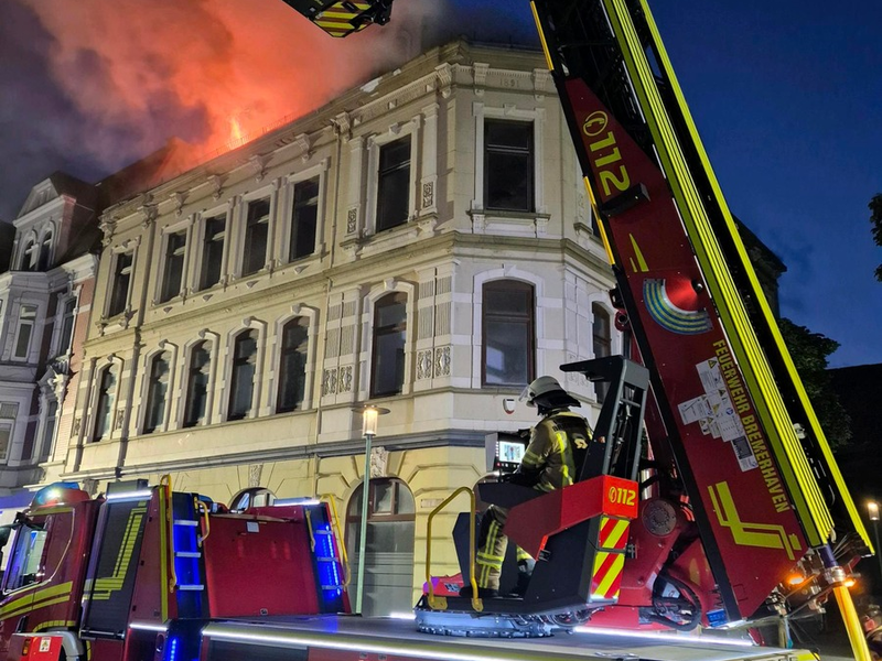 FW Bremerhaven: Dachstuhlbrand im Ortsteil Klushof - Foto: presseportal.de