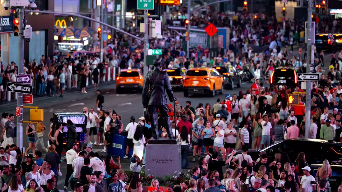 Im nächtlichen Treiben des Times Square wurden drei Menschen durch Schüsse verletzt. (Symbolbild) - Bild: Sven Hoppe/dpa