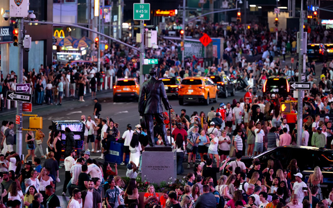 Im nächtlichen Treiben des Times Square wurden drei Menschen durch Schüsse verletzt. (Symbolbild) - Foto: Sven Hoppe/dpa